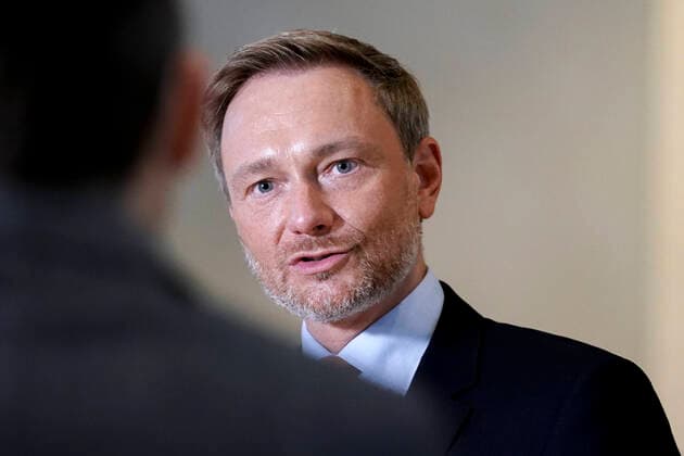 191 Session of the German Bundestag in Berlin Aktuell, 18 11 2020, Berlin, Christian Lindner FDP in portrait during an interview during the vote on the epedemic situation Corona at the 191 Session of the German Bundestag in Berlin Berlin Berlin Germany