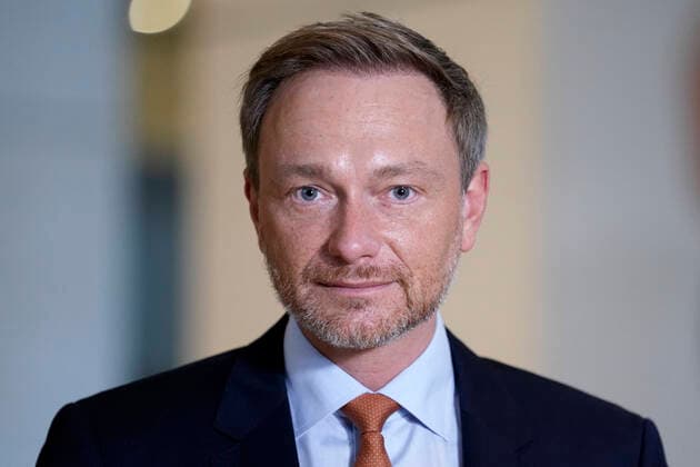 191 Session of the German Bundestag in Berlin Aktuell, 18 11 2020, Berlin, Christian Lindner FDP in portrait during an interview during the vote on the epedemic situation Corona at the 191 Session of the German Bundestag in Berlin Berlin Berlin Germany