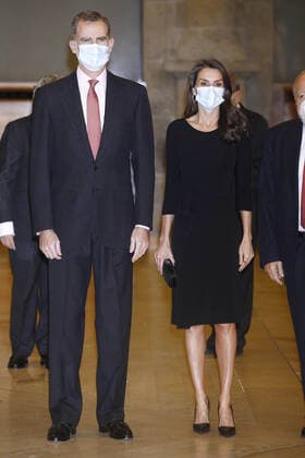 18-11-2020 Madrid Queen Letizia and King Felipe attend the 37th edition of the ‘’Francisco Cerecedo’’ journalism award at the Prado museum in Madrid, Spain. No Spain  Copyright: xPPEx