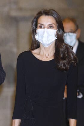 18-11-2020 Madrid Queen Letizia and King Felipe attend the 37th edition of the ‘’Francisco Cerecedo’’ journalism award at the Prado museum in Madrid, Spain. No Spain  Copyright: xPPEx