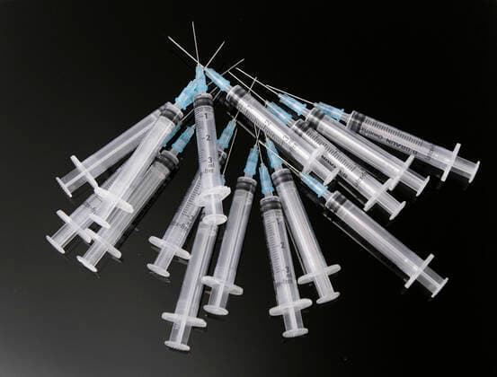 19 11 2020, pharmaceutical industry, symbolic picture Vaccination, disposable syringes on a pile, 19 11 2020, vaccination 19 11 2020, vaccination