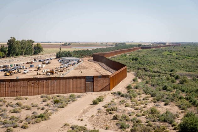 June 3, 2020, Lukeville, AZ, United States: New 30-foot sections of bollard panels at a build site for a section of the U.S. - Mexican border wall, known at the Trump Wall March 4, 2020 near Lukeville, Arizona. Lukeville United States - ZUMAp138 20200603_zaa_p138_032 Copyright: xJerryxGlaser Dhsx