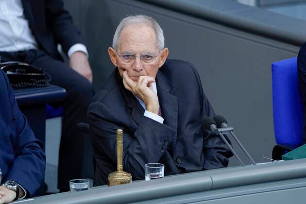 193. Bundestagssitzung in Berlin Aktuell, 20.11.2020, Berlin, Dr. Wolfgang Schaeuble besorgt beim Thema Aktuelle Stunde - Bedraengung von Abgeordneten verurteilen bei der 193. Sitzung des Deutschen Bundestag in Berlin Berlin Berlin Deutschland *** 193 Bundestag session in Berlin Aktuell, 20 11 2020, Berlin, Dr Wolfgang Schaeuble concerned about the topic Current Hour Condemnation of harassment of members of parliament at the 193 session of the German Bundestag in Berlin Berlin Germany