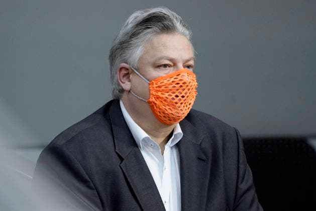 Bilder des Jahres 2020, News 11 November News Themen der Woche KW47 News Bilder des Tages Eklat in der 193. Bundestagssitzung Aktuell, 20.11.2020, Berlin, Thomas Seitz erhielt eine Ruege von der Vizepraesidentin des Deutschen Bundestages auf Grund der loecherigen Maske hier aus der 191. Sitzung des Deutschen Bundestag in Berlin vom kommenden Mittwoch Berlin Berlin Deutschland *** Eclat in the 193 Bundestag session Aktuell, 20 11 2020, Berlin, Thomas Seitz received a reprimand from the Vice President of the German Bundestag because of the holey mask here from the 191 session of the German Bundestag in Berlin next Wednesday Berlin Berlin Germany