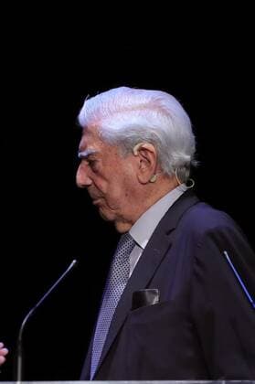 Peruvian writer Mario Vargas Llosa delivers a speech after receiving the 2020 EÑE Festival Award at Circulo de Bellas Artes in Madrid, Spain, 20 November 2020. Peruvian writer Vargas Llosa receives the 2020 EÑE Festival Award !ACHTUNG: NUR REDAKTIONELLE NUTZUNG!  Copyright: xJuanJoxMartínx GRAF2418 20201120-637414980342312750
