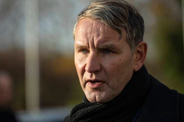 AFD THÜRINGEN LANDESPARTEITAG 21 11 2020 - Pfiffelbach: Björn Höcke (AfD) gibt ein Pressestatement vor dem Hotel Pfiffelburg beim Landesparteitag des AFD Landesverbandes Thüringen am 21. November 2020 in Pfiffelbach (Thüringen). _________________ *** AFD THÜRINGEN LANDESPARTEITAG 21 11 2020 Pfiffelbach Björn Höcke AfD gives a press statement in front of the Hotel Pfiffelburg at the state party conference of the AFD regional association Thuringia on 21 November 2020 in Pfiffelbach Thuringia
