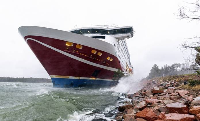 Bilder des Jahres 2020, News 11 November News Themen der Woche KW47 News Bilder des Tages The Viking Line cruise ship Viking Grace has run aground with some 300 passengers in south of Mariehamn, the Åland islands, Finland, on November 21, 2020. According to the Coast Guard, no injuries or oil injuries have occurred. There is no immediate danger for passengers. Maarianhamina Finland  Copyright: xNiclasxNordlundx LKKTF20201121155405QMVK