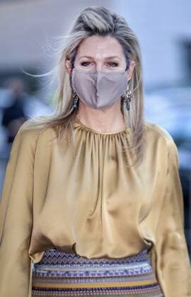 23-11-2020 Amsterdam Queen Maxima arriving at the award ceremony, to ISH Dance Collective, of the Prins Bernhard Cultuurfonds 2020 at the Kromhouthal in Amsterdam. The Cultuurfonds awards this oeuvre prize of 150.000 euro, annually to a person or institution with a great track record in the field of culture, nature or science in the Netherlands  Copyright: xPPEx