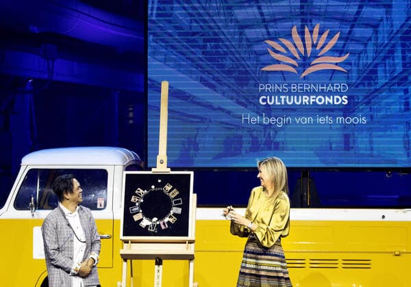 23-11-2020 Amsterdam Queen Maxima at the award ceremony, to ISH Dance Collective, of the Prins Bernhard Cultuurfonds 2020 at the Kromhouthal in Amsterdam. The Cultuurfonds awards this oeuvre prize of 150.000 euro, annually to a person or institution with a great track record in the field of culture, nature or science in the Netherlands  Copyright: xPPEx