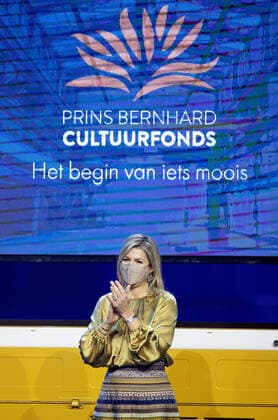 23-11-2020 Amsterdam Queen Maxima at the award ceremony, to ISH Dance Collective, of the Prins Bernhard Cultuurfonds 2020 at the Kromhouthal in Amsterdam. The Cultuurfonds awards this oeuvre prize of 150.000 euro, annually to a person or institution with a great track record in the field of culture, nature or science in the Netherlands  Copyright: xPPEx