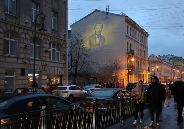 ST PETERSBURG, RUSSIA - NOVEMBER 24, 2020: A projection of Russian writer Fyodor Dosyoevsky s portrait lights up the firewall of a house in Kuznechny Lane where he spent the last years of his life. It is the first mural projection in the historical area of the city. Alexander Demianchuk TASS  TS0EF8D7