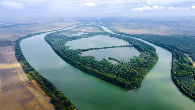 Luftbild auf Tataru Insel, Landschaftspark Izmail Inseln, Insel Tataru, Donaudelta, Izmail, Odessa Oblast, Ukraine, Osteuropa, Europa *** Aerial view of Tataru Island, Izmail Islands Landscape Park, Tataru Island, Danube Delta, Izmail, Odessa Oblast, Ukraine, Eastern Europe, Europe Copyright: imageBROKER AndreyxNekrasov ibxaaa05896283.jpg
