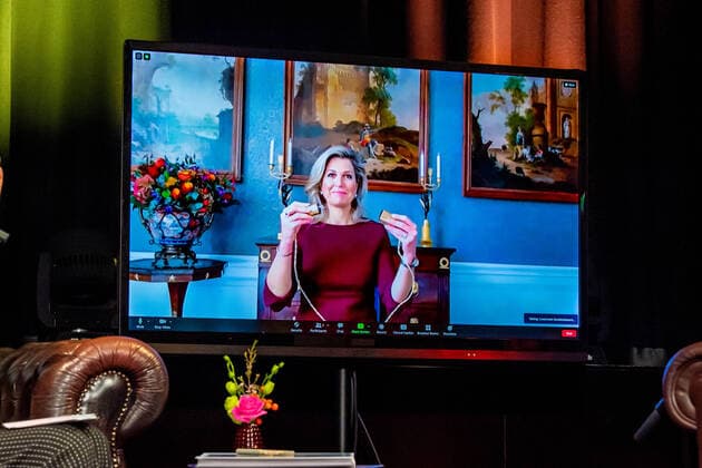 25-11-2020 Hague Queen Máxima with Giovanca during an on-line signing of the Noord Noord-Holland Music Agreement, the local collaboration agreement for music education at primary schools, at Podium Victorie in Alkmaar. The agreement is part of the Méér Muziek in de Klas Lokaal program of the Méér Muziek in de Klas foundation, of which Queen Máxima is honorary chairman. The presentation of the agreement took place from Podium Victorie in Alkmaar.  Copyright: xPPEx