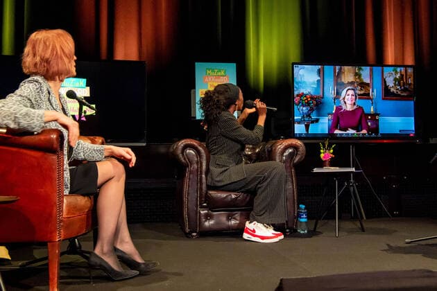 25-11-2020 Hague Queen Máxima with Giovanca during an on-line signing of the Noord Noord-Holland Music Agreement, the local collaboration agreement for music education at primary schools, at Podium Victorie in Alkmaar. The agreement is part of the Méér Muziek in de Klas Lokaal program of the Méér Muziek in de Klas foundation, of which Queen Máxima is honorary chairman. The presentation of the agreement took place from Podium Victorie in Alkmaar.  Copyright: xPPEx