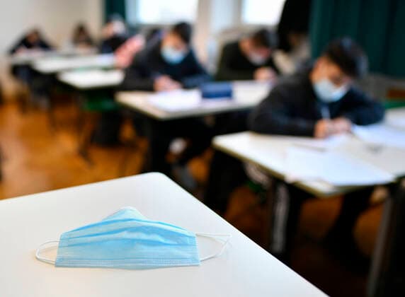 Face mask on students desk, classroom teaching, Corona crisis, Stuttgart, Baden Württemberg, Germany Coronavirus