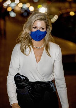 25-11-2020 Amsterdam Queen Máxima arriving for the announcement of the winners of the Koning Willem I prize in the Beurs van Berlage in Amsterdam. The Koning Willem I Foundation was established in 1958 on the initiative of De Nederlandsche Bank by a number of organizations associated with the business community. The aim of the foundation is to give new impulses to the national economy and thus to increase the reputation of the Dutch business community.  Copyright: xPPEx