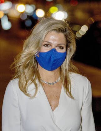 25-11-2020 Amsterdam Queen Máxima arriving for the announcement of the winners of the Koning Willem I prize in the Beurs van Berlage in Amsterdam. The Koning Willem I Foundation was established in 1958 on the initiative of De Nederlandsche Bank by a number of organizations associated with the business community. The aim of the foundation is to give new impulses to the national economy and thus to increase the reputation of the Dutch business community.  Copyright: xPPEx