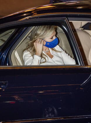 25-11-2020 Amsterdam Queen Máxima arriving for the announcement of the winners of the Koning Willem I prize in the Beurs van Berlage in Amsterdam. The Koning Willem I Foundation was established in 1958 on the initiative of De Nederlandsche Bank by a number of organizations associated with the business community. The aim of the foundation is to give new impulses to the national economy and thus to increase the reputation of the Dutch business community.  Copyright: xPPEx