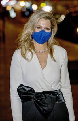 Entertainment Bilder des Tages 25-11-2020 Amsterdam Queen Máxima arriving for the announcement of the winners of the Koning Willem I prize in the Beurs van Berlage in Amsterdam. The Koning Willem I Foundation was established in 1958 on the initiative of De Nederlandsche Bank by a number of organizations associated with the business community. The aim of the foundation is to give new impulses to the national economy and thus to increase the reputation of the Dutch business community.  Copyright: xPPEx
