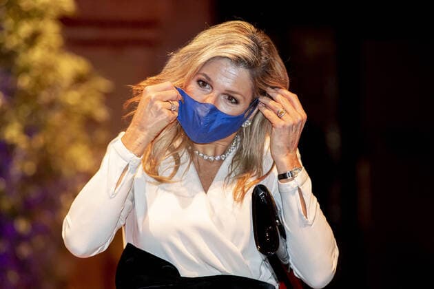 25-11-2020 Amsterdam Queen Máxima during the announcement of the winners of the Koning Willem I prize in the Beurs van Berlage in Amsterdam The Koning Willem I Foundation was established in 1958 on the initiative of De Nederlandsche Bank by a number of organizations associated with the business community. The aim of the foundation is to give new impulses to the national economy and thus to increase the reputation of the Dutch business community.  Copyright: xxPPE pool RPE vanxKatwijkx