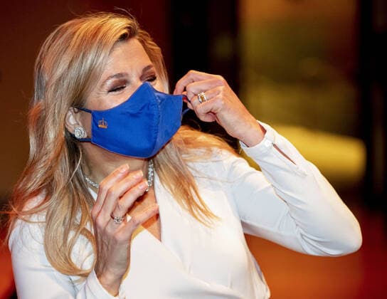 25-11-2020 Amsterdam Queen Máxima during the announcement of the winners of the Koning Willem I prize in the Beurs van Berlage in Amsterdam The Koning Willem I Foundation was established in 1958 on the initiative of De Nederlandsche Bank by a number of organizations associated with the business community. The aim of the foundation is to give new impulses to the national economy and thus to increase the reputation of the Dutch business community.  Copyright: xxPPE pool RPE vanxKatwijkx