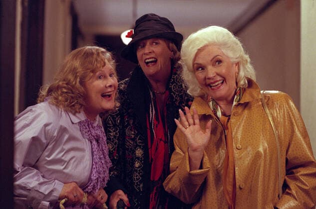 SHIRLEY KNIGHT, MAGGIE SMITH, FIONNULA FLANAGAN, Divine Secrets of the Ya-Ya Sisterhood (2002) Photo credit: Warner Bros. The Hollywood Archive File Reference 34078-0239FSTHA Hollywood CA USA  340780239FSTHA