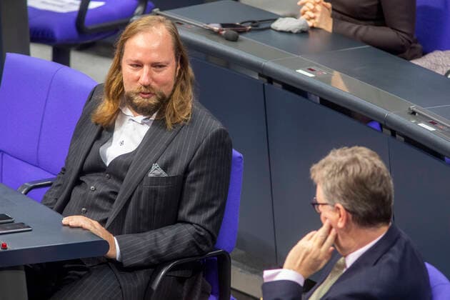 Germany, Berlin, Bundestag, 195 Session, Government statement by Chancellor Angela Merkel CDU on the corona situation, Anton Hofreiter B90 Greens, Michael Grosse Brömer CDU, 26 11 2020