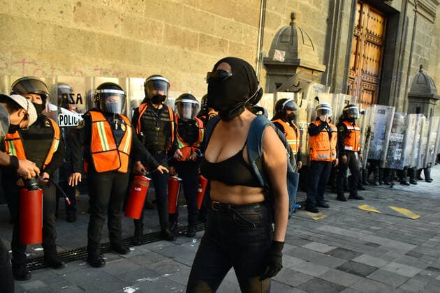 International Day for the Elimination of Violence against Women MEXICO CITY, MEXICO - NOVEMBER 25: A woman confronts a riot police line during the annual march of Day for the Elimination of Violence against Women to demand justice for the violence gender; Mexico is one of the countries with more violence against women, reaching 10 woman killed every day according to the UN. on November 25, 2020 in Mexico City, Mexico **World Rights ** Mexico City Mexico Copyright: RicardoxCastelanxCruz