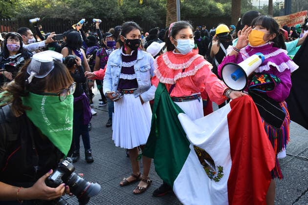 International Day for the Elimination of Violence against Women MEXICO CITY, MEXICO - NOVEMBER 25: A woman holds a Mexican flag while joins to annual march of Day for the Elimination of Violence against Women to demand justice for the violence gender; Mexico is one of the countries with more violence against women, reaching 10 woman killed every day according to the UN. on November 25, 2020 in Mexico City, Mexico **World Rights ** Mexico City Mexico Copyright: RicardoxCastelanxCruz
