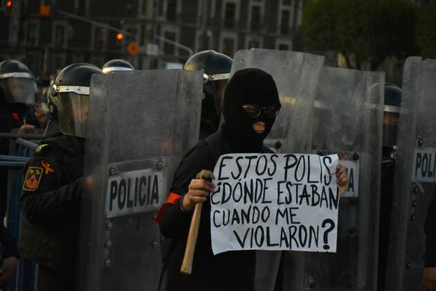 International Day for the Elimination of Violence against Women MEXICO CITY, MEXICO - NOVEMBER 25: A woman holds a placard while joins to annual march of Day for the Elimination of Violence against Women to demand justice for the violence gender; Mexico is one of the countries with more violence against women, reaching 10 woman killed every day according to the UN. on November 25, 2020 in Mexico City, Mexico **World Rights ** Mexico City Mexico Copyright: RicardoxCastelanxCruz
