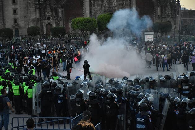 International Day for the Elimination of Violence against Women MEXICO CITY, MEXICO - NOVEMBER 25: Police line during the annual march of Day for the Elimination of Violence against Women to demand justice for the violence gender; Mexico is one of the countries with more violence against women, reaching 10 woman killed every day according to the UN. on November 25, 2020 in Mexico City, Mexico **World Rights ** Mexico City Mexico Copyright: RicardoxCastelanxCruz
