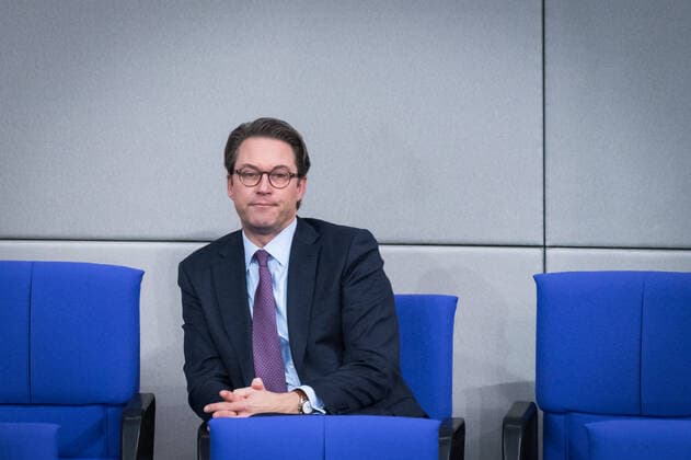 Berlin, Plenarsitzung im Bundestag Deutschland, Berlin - 26.11.2020: Im Bild ist Andreas Scheuer (Bundesminister für Verkehr und digitale Infrastruktur, CSU) während der Sitzung des deutschen Bundestags zu sehen. Berlin Bundestag Berlin Deutschland *** Berlin, Plenary Session in the Bundestag Germany, Berlin 26 11 2020 In the picture you can see Andreas Scheuer Federal Minister of Transport and Digital Infrastructure, CSU during the session of the German Bundestag Berlin Bundestag Berlin Germany