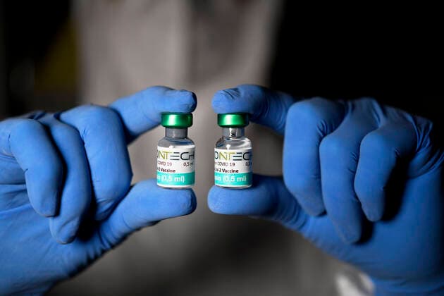 BIONTECH Vaccine SYMBOL IMAGE CANE PHOTO COVID 19 SARS CoV 2 VACCINE Vaccine Vaccine Cane Pictures from 22 11 2020 Meerbusch