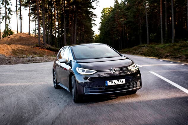 Volkswagen ID.3 Life (1st edition). Car driving on a road STOCKHOLM SVERIGE x10050x *** Volkswagen ID 3 Life 1st edition Car driving on a road STOCKHOLM SVERIGE x10050x,  Copyright: xPontusxLundahl TTx VW ID 3 LIFE