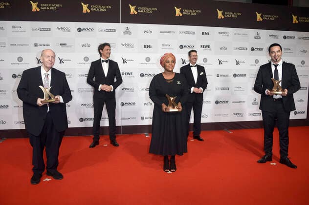 Bilder des Jahres 2020, Entertainment 11 November Entertainment Themen der Woche KW48 Entertainment Bilder des Tages Reiner Calmund, Matze Knop, Jawahir Cumar, Marc Peine und Bülent Ceylan bei der 16. Kinderlachen-Gala 2020 im Goldsaal der Westfalenhallen. Dortmund, 28.11.2020 *** Reiner Calmund, Matze Knop, Jawahir Cumar, Marc Peine and Bülent Ceylan at the 16 Kinderlachen Gala 2020 in the Gold Hall of the Westfalenhallen Dortmund, 28 11 2020 Foto:xN.xKubelkax xFuturexImage