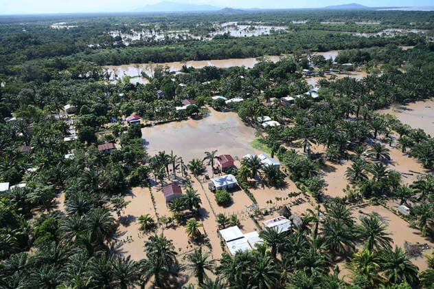 IMAGO Nature: Unsere Erde, Klimawandel, Wirbelstürme November 25, 2020, Limones, Honduras: A Honduran village is overwhelmed by floodwaters following massive back-to-back hurricanes November 25, 2020 in Limones, Honduras. Hurricane Iota and Eta swept through Central America destroying large sections of the country and cutting off transportation. Limones Honduras - ZUMAp138 20201125_zaa_p138_008 Copyright: xTsgt.xJaelxLaborn UsxAirx