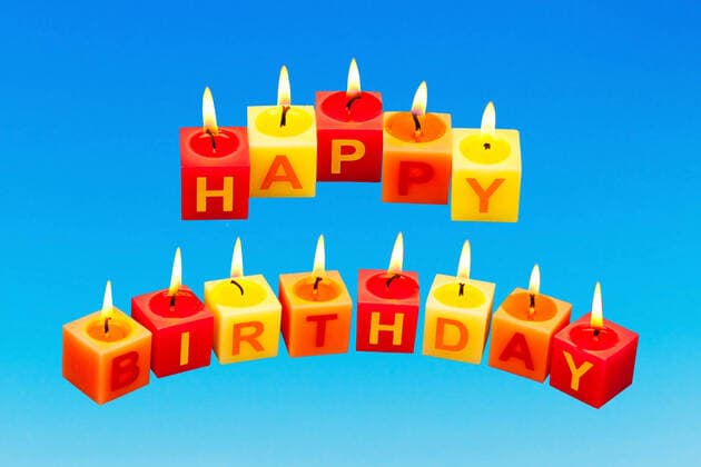 Geburtstag - Symbolbilder brennende Kerzen bilden den Schriftzug Happy Birthday vor blauem Hintergrund, Composing burning candles forming the word Happy Birthday, Bundesrepublik Deutschland BLWS634201 *** burning candles forming the word Happy Birthday on a blue background, Composing burning candles forming the word Happy Birthday, Federal Republic of Germany BLWS634201 Copyright: xblickwinkel McPHOTO K.xSteinkampx