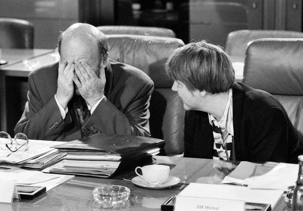 Die Bundesminister Wolfgang BOETSCH , CSU , und Angela MERKEL , CDU , bei einer Kabinettsitzung im Oktober 1995 Ministers Wolfgang BOETSCH , CSU , and Angela MERKEL , CDU , during a cabinet meeting in October 1995 *** The Federal Ministers Wolfgang BOETSCH , CSU , and Angela MERKEL , CDU , during a cabinet meeting in October 1995 Minister Wolfgang BOETSCH , CSU , and Angela MERKEL , CDU , during a cabinet meeting in October 1995
