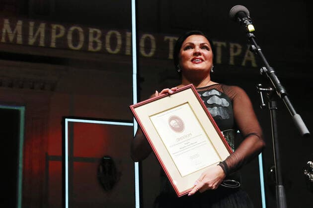 Entertainment Themen der Woche KW49 Bilder des Jahres 2020, Entertainment 11 November Entertainment Bilder des Tages MOSCOW, RUSSIA â€“ NOVEMBER 30, 2020: Opera singer Anna Netrebko is presented with a Stanislavsky prize for outstanding creative achievement in world opera at the 25th Stanislavsky Award ceremony at the Beethoven Hall of the Bolshoi Theatre. The Stanislavsky Award is an international prize established in 1994 and presented by the Stanislavsky Foundation to theatre actors, directors, critics and others for their contribution to Russian and world theatre. Vyacheslav Prokofyev TASS  TS0F00C2