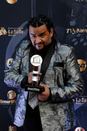 Mexico: The Smart Films 2020 Awards - Arrivals MEXICO CITY, MEXICO – NOVEMBER 29: Adrian Gomez poses for photos with his prize at Press Room of the Smart Films Awards 2020 at Foro Aire Libre on November 29 2020 in Mexico City, Mexico. **World Rights ** Mexico City Mexico Mexico Copyright: MartinxGonzalez