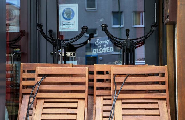 Restaurants Corona Berlin Berlin, 29 11 2020 Collapsed chairs and tables in Berlin City Due to the Corona lockdown, the restaurant business will remain closed for on-site service Sign with lettering Sorry, we are closed Berlin Deutschland City