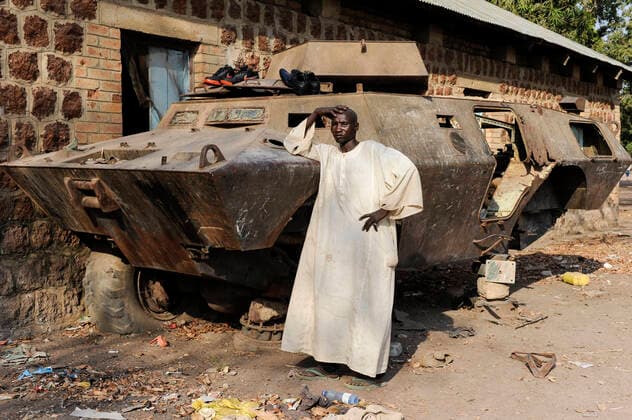 South Sudan, Rumbek South Sudan, Western lakes State, Rumbek , old tank from war between SPLA and Northern Sudan army *** SUED SUDAN, Rumbek , zerstoerter Schuetzenpanzer ( Bj. 1986 Fabrikat Commando V-150 der Firma Cadillac Gage aus den USA ) aus dem Konflikt zwischen SPLA , Suedsudanesische Volksbefreiungsarmee, und dem Nordsudan Rumbek Western Lakes South Sudan