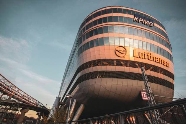 The Squaire am Flughafen Frankfurt gilt als das größte Bürogebäude Deutschlands. *** The Squaire at Frankfurt Airport is the largest office building in Germany