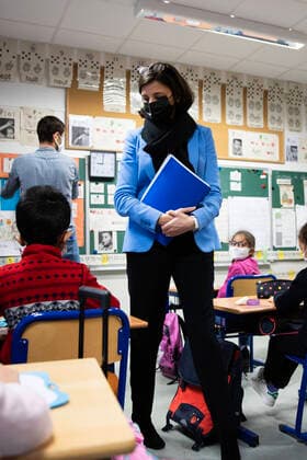 Paris, France, December 4, 2020 - Secretary of State to the Minister of National Education, Youth and Sports, in charge of Priority Education Nathalie Elimas visits a CP class of Dorleac B school, classified REP+.  Copyright: xAlexisxSciardx