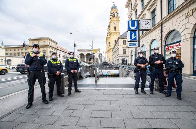 News Bilder des Tages December 7, 2020, Munich, Bavaria, Germany: Together with the Munich, Federal police, and MVG UBahn Wache the Bavarian Interior MinisterJoachim Herrmann and the Transportation Minister Kerstin Schreyer held a publicdemonstration of the police mask checks targeting the public transportationsystem.Ã‚ In addition, the Ministers discussedthe statistics for checks, interventions, and issuing of fines...Residents have been complaining and posting photos online of increasing numbersof riders not wearing masks or wearing them incorrectly, thus raising the Corona transmission risk. Munich Germany - ZUMAb160 20201207_zbp_b160_034 Copyright: xSachellexBabbarx