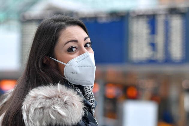 Theme picture Travelling in times of the Corona Pandemic Young woman with face mask,mask at Munich Airport on 06 12 2020 FFP2 KN95,Portrait,Portrait,Portrait MODEL RELEASED