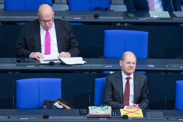 Berlin, Plenary Session in the Bundestag Germany, Berlin 08 12 2020 In the picture you can see Olaf Scholz Vice-Chancellor, Minister of Finance, spd and Peter Altmaier Federal Minister of Economics and Energy, CDU during the session of the German Bundestag Berlin Bundestag Berlin Germany