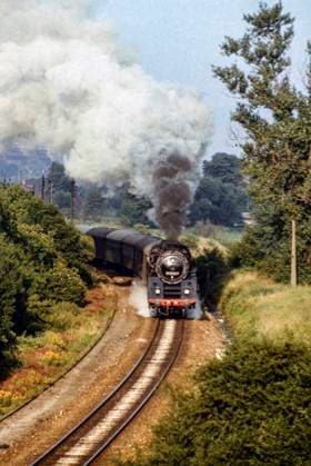 Schnellzugdampflok 01 0522-1 mit Personenzug nach Leipzig bei der Ausfahrt Unterwellenborn im Juli 1979,Thüringen,DDR,Deutschland,Europa *** Express steam locomotive 01 0522 1 with passenger train to Leipzig at the exit Unterwellenborn in July 1979,Thuringia,GDR,Germany,Europe 1049002754