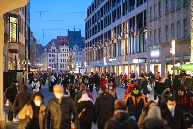 Leipzig, 05 12 2020 View into the pedestrian zone within the city centre ring Petersstraße at the pre-Christmas time in December Mask duty mouth and nose protection Saxony Germany