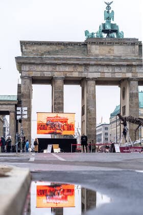 09 12 2020,Berlin,Germany,GER,Dark red alert picket in front of the Brandenburg Gate DINO